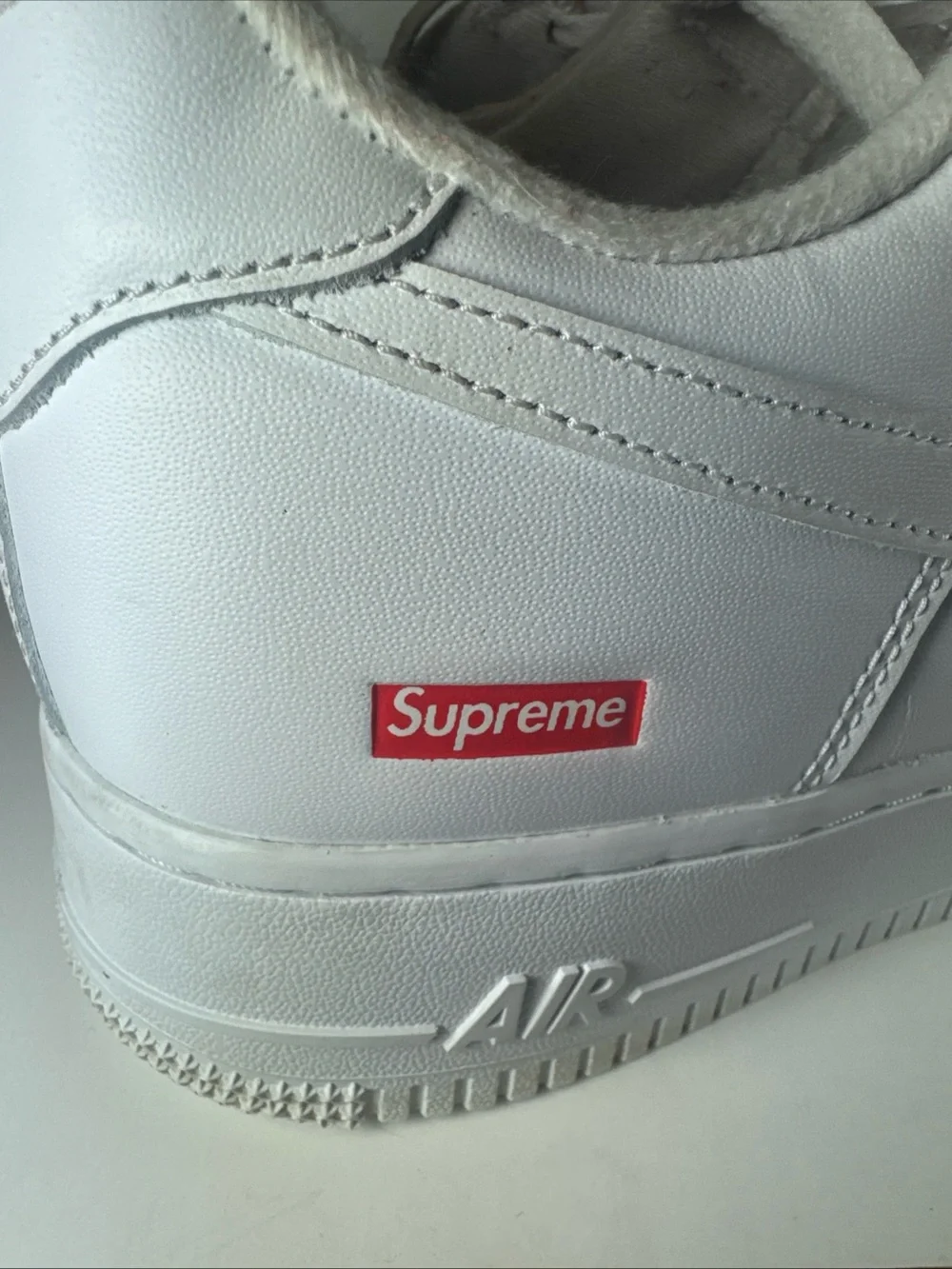 Nike x Supreme White Air Force 1 Low Men’s Size 11 Sneakers